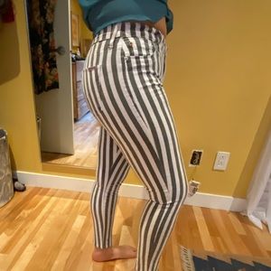 Black and white skinny jeans